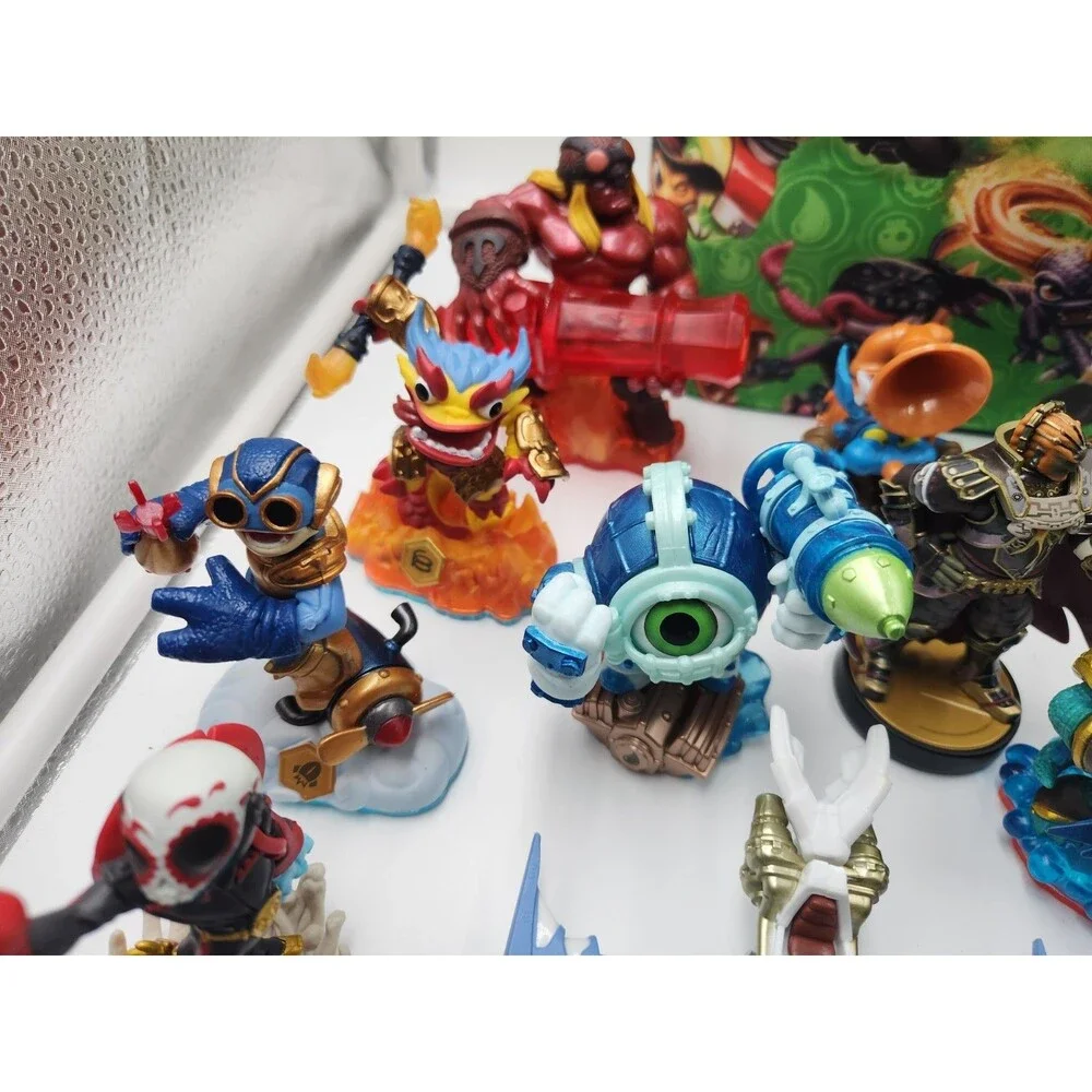 Lot Of 19 Skylanders & Zip Up Carrying Storage Bag Carry Case